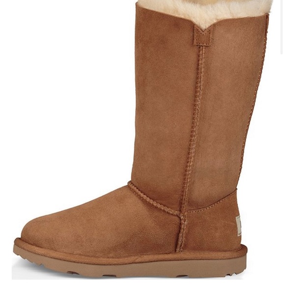 UGG Girls' Button Triplet boot - Picture 3 of 14